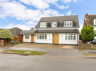 4 bedroom detached house for sale in Newlyn Close, Bricket Wood, St. Albans, Hertfordshire, AL2