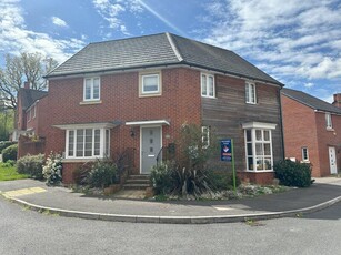 4 bedroom detached house for sale in Oldfield Road, Brockworth, Gloucester GL3 4RY, GL3