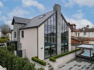 4 bedroom detached house for sale in Pencisely Road, Llandaff, Cardiff, CF5