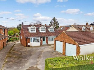 4 bedroom detached house for sale in Pipers Tye, Chelmsford, CM2