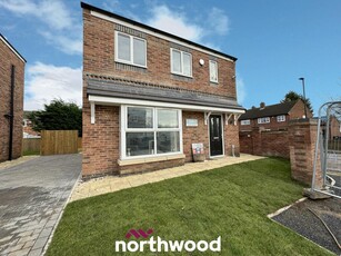 4 bedroom detached house for sale in Robin Hood Grove, Thorne, Doncaster, DN8
