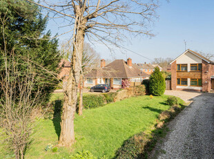 4 bedroom detached house for sale in Shinfield Road, Shinfield, Reading, RG2