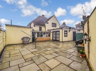 4 bedroom detached house for sale in Stock Road, Chelmsford, CM2