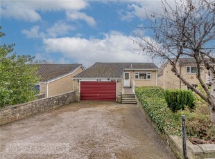 4 bedroom detached house for sale in Talbot Avenue, Edgerton, Huddersfield, West Yorkshire, HD3