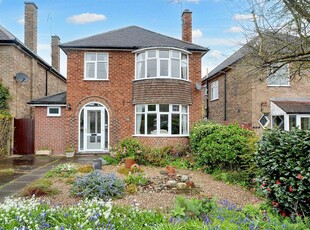 4 bedroom detached house for sale in Tranby Gardens, Nottingham, NG8