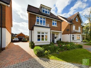 4 bedroom detached house for sale in Tutor Crescent, Earley, Reading, Berkshire, RG6
