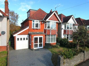 4 bedroom detached house for sale in Upper Shirley, Southampton, SO15