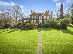 4 bedroom detached house for sale in Vauxhall Lane, Southborough, Tunbridge Wells, TN4