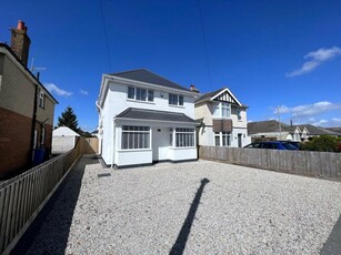 4 bedroom detached house for sale in Vicarage Road, Oakdale, POOLE, BH15