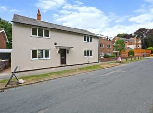 4 bedroom detached house for sale in Warren Road, Northampton, Northamptonshire, NN5