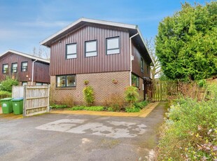4 bedroom detached house for sale in Wykeham Close, Southampton, Hampshire, SO16