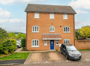 4 bedroom end of terrace house for sale in Centaurus Square, Curo Park, Frogmore, St. Albans, AL2