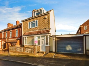 4 bedroom end of terrace house for sale in Highfield Road, Conisbrough, Doncaster, DN12