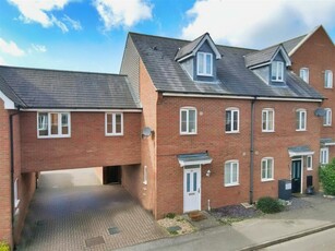 4 bedroom end of terrace house for sale in Hopton Grove, Newport Pagnell, MK16