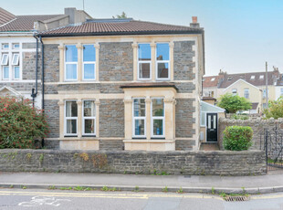 4 bedroom end of terrace house for sale in Overndale Road, Downend, Bristol, BS16