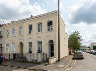 4 bedroom end of terrace house for sale in Victoria Terrace, Cheltenham, GL52