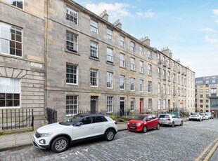 4 bedroom flat for sale in 19 (1F2) Gayfield Square, New Town, Edinburgh, EH1 3NX, EH1
