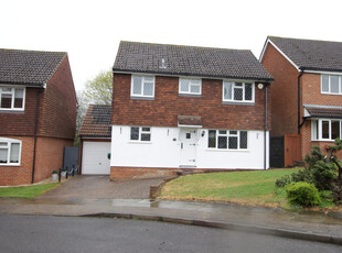 4 bedroom house for rent in Dukes Orchard, Bexley, Kent, DA5
