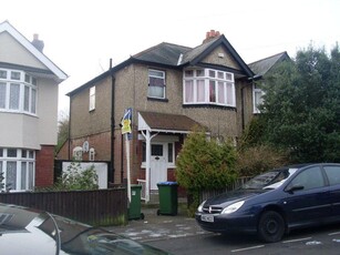 4 bedroom link detached house for rent in Kitchener Road, SO17