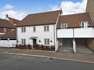 4 bedroom link detached house for sale in Cornelius Vale, Chelmsford, CM2