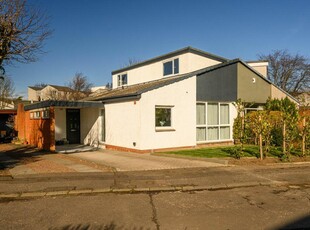 4 bedroom semi-detached bungalow for sale in 40 North Gyle Grove, Edinburgh, EH12 8JZ, EH12