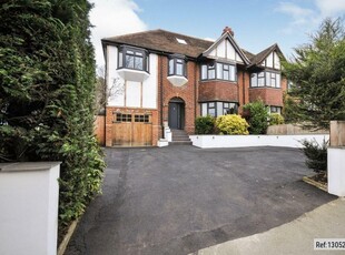 4 bedroom semi-detached house for rent in Chislehurst Road, Bromley, London Borough of BR1