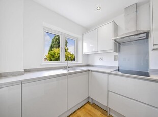 4 bedroom semi-detached house for rent in Graham Terrace Westerham Drive DA15