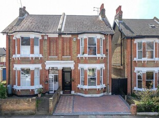 4 bedroom semi-detached house for rent in Kent Road, Gravesend, Kent, DA11