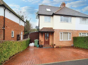 4 bedroom semi-detached house for sale in Beech Grove, Guildford, GU2