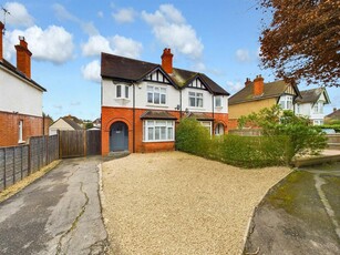 4 bedroom semi-detached house for sale in Beechwood Avenue, Tilehurst, Reading, RG31