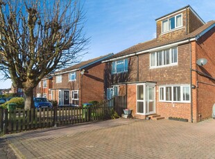 4 bedroom semi-detached house for sale in Botley Road, Southampton, Hampshire, SO19