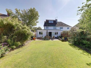 4 bedroom semi-detached house for sale in Bramber Road, Broadwater, Worthing, BN14