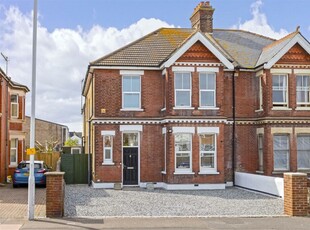 4 bedroom semi-detached house for sale in Broadwater Road, Worthing, BN14