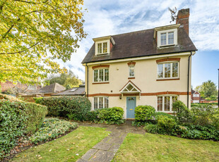 4 bedroom semi-detached house for sale in Guildford, Surrey, GU2