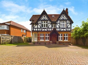4 bedroom semi-detached house for sale in Halls Road, Tilehurst, Reading, Berkshire, RG30