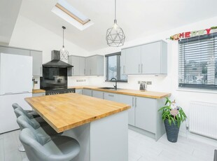 4 bedroom semi-detached house for sale in Mount Batten Way, Plymouth, PL9