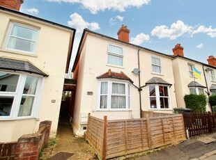 4 bedroom semi-detached house for sale in New Cross Road, Guildford, GU2