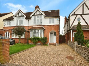 4 bedroom semi-detached house for sale in Northumberland Avenue, Reading, RG2