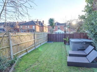 4 bedroom semi-detached house for sale in Portsmouth Road, Woolston, SO19