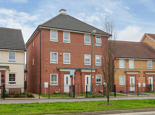 4 bedroom semi-detached house for sale in Richmond Lane, Kingswood, Hull, HU7