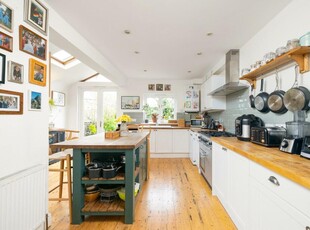4 bedroom terraced house for sale in Derby Road, St Andrews, BS7