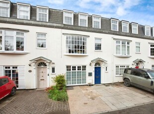 4 bedroom terraced house for sale in Lillington Road, Leamington Spa, CV32