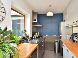 4 bedroom terraced house for sale in Middle Road, Brighton, East Sussex, BN1