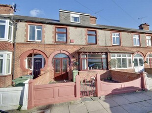 4 bedroom terraced house for sale in Pitreavie Road, Portsmouth, PO6