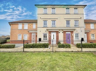 4 bedroom terraced house for sale in Richmond Lane, Kingswood, Hull, HU7