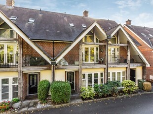 4 bedroom terraced house for sale in Uplands Road, Guildford, Surrey, GU1