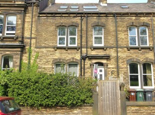 4 bedroom terraced house for sale in Wakefield Road, Huddersfield, HD5 8DB, HD5