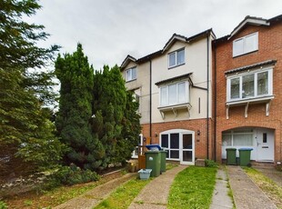 4 bedroom town house for sale in Berkeley Close, Southampton, SO15