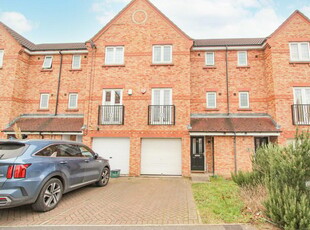 4 bedroom town house for sale in Grassholme Close, Lakeside, Doncaster, DN4
