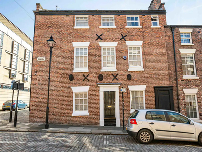 4 bedroom town house for sale in Mount Street, Liverpool, L1